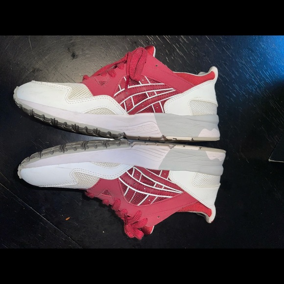ASICS - Picture 2 of 2